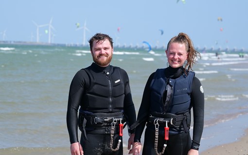 Wassersportler am Strand bei der Veerse Dam