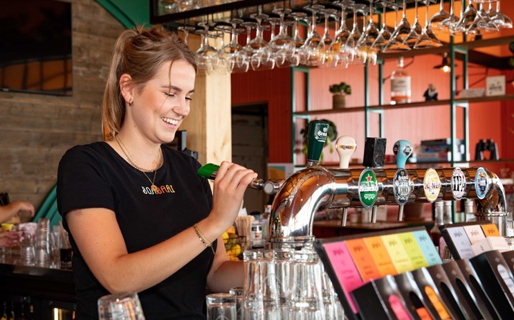 horeca werken vrouw