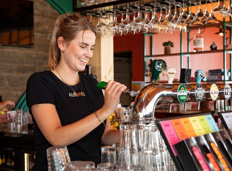 horeca werken vrouw