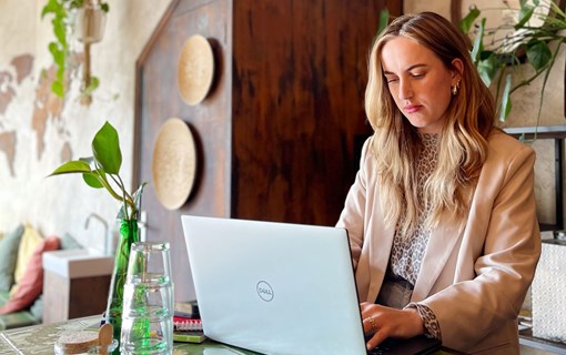 werken vrouw laptop
