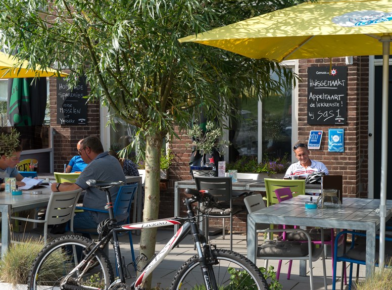 In heel Zeeland vind je fietscafés langs fietsroutes waar je tijdens of na je fietstocht heerlijk kan uitrusten. Bekijk hier waar de Zeeuwse fietscafés zijn.