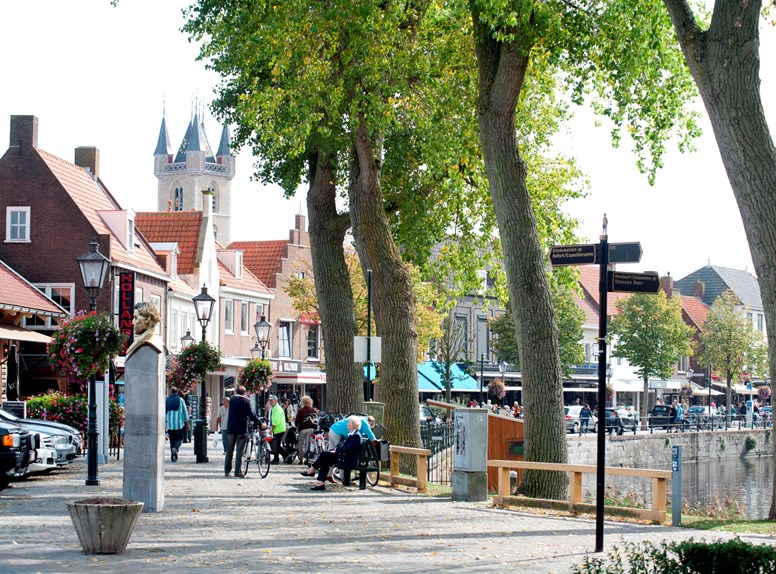 Het gezellige centrum van Sluis. Heerlijk om tijdens een dagje uit te genieten van de mooie omgeving en gezellige winkelstraten met volop keus uit terrassen.