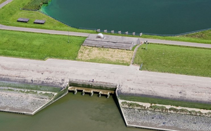 De Bathse Spuisluis is het enige Deltawerk dat niet is gebouwd ter bescherming tegen het water.