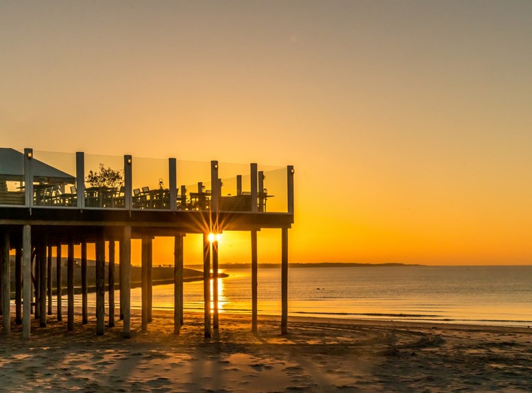 strandpaviljoen strandtent restaurant strand zonsondergang
