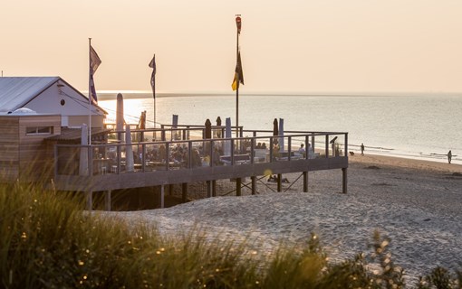 strandpaviljoen zeeland strand strandtent