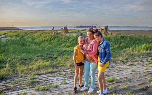 terneuzen dijk uitzicht gezin