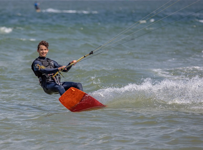 kitesurfen vrouwenpolder