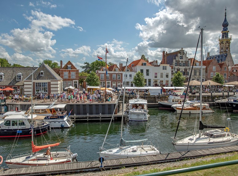 De stad Veere is een prachtige historische stad vol met bezienswaardigheden, winkels en natuur. Wat kan je zien in Veere? Wat kan je doen in Veere? Ontdek hier deze prachtige historische stad!