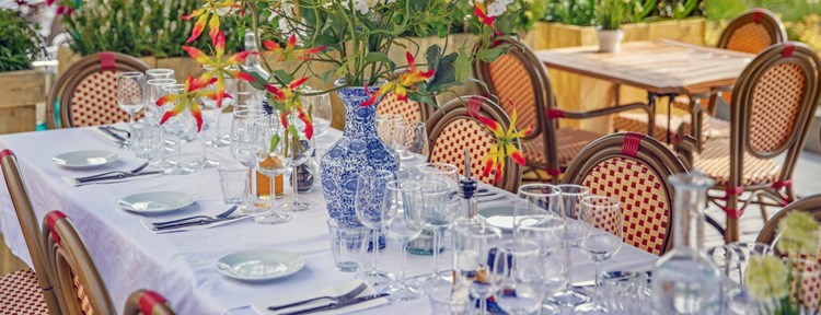 Vlissingen chique terras tafel gedekt