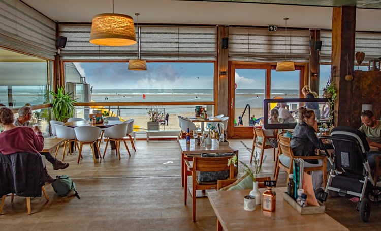 Vrouwenpolder restaurant strand beachclub