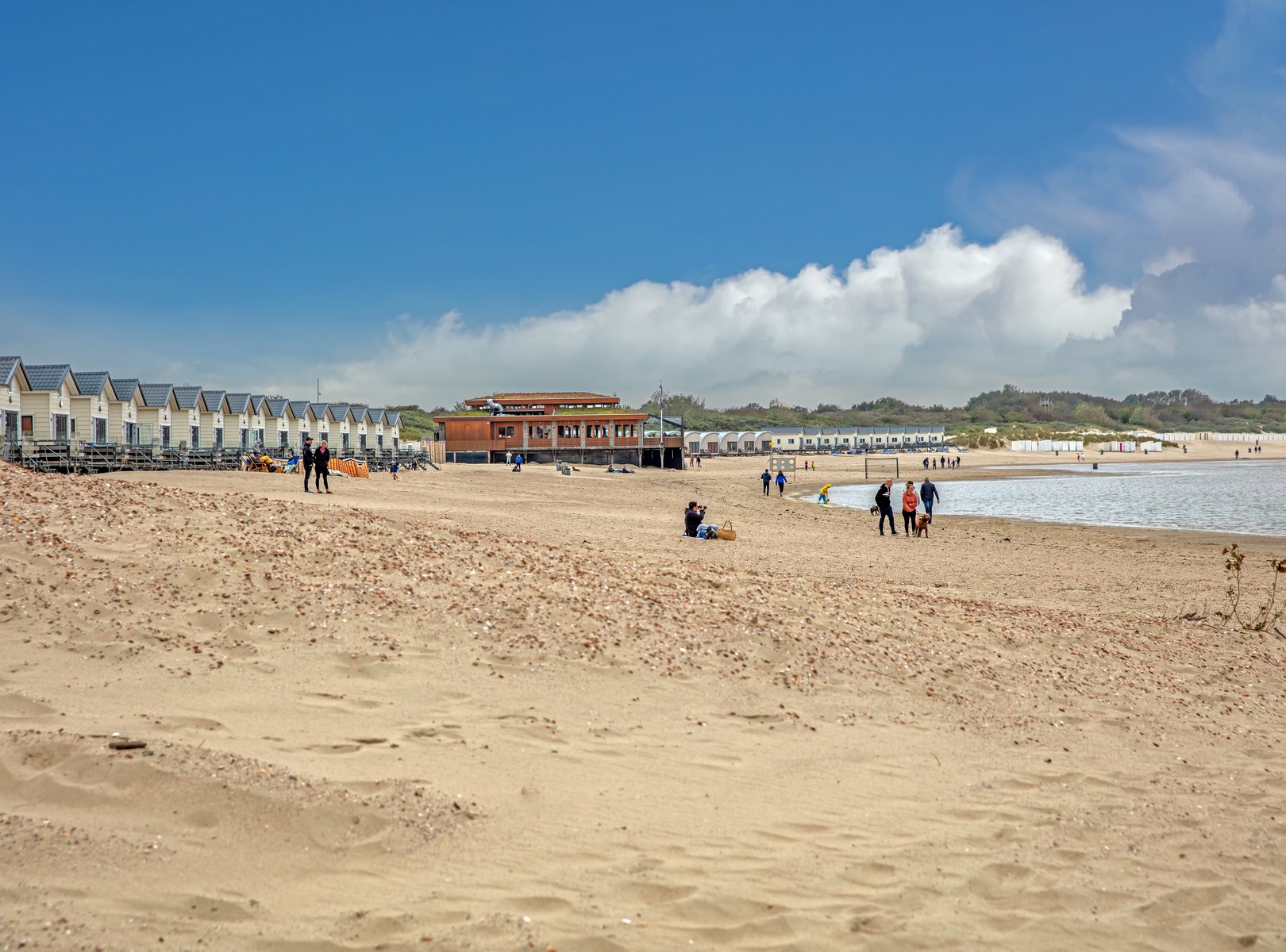 Vrouwenpolder strand strandhuis