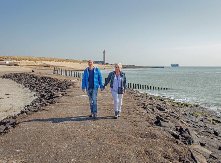 Westkapelle stel lopen pier