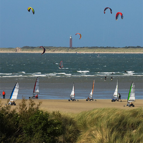 Watersporten op het strand in Zeeland. Zonder overdrijven. Mooi