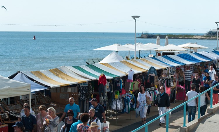 Markt mensen strand