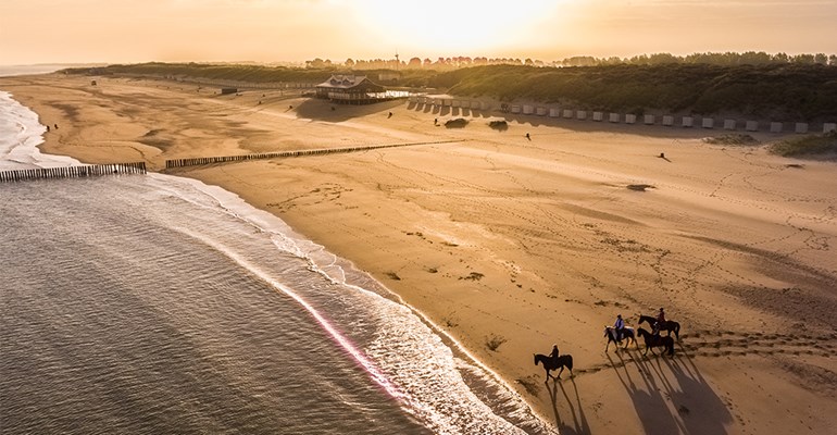 Zeeuws strand zonsondergang