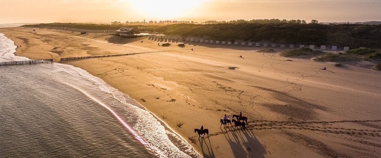 Zeeuws strand zonsondergang