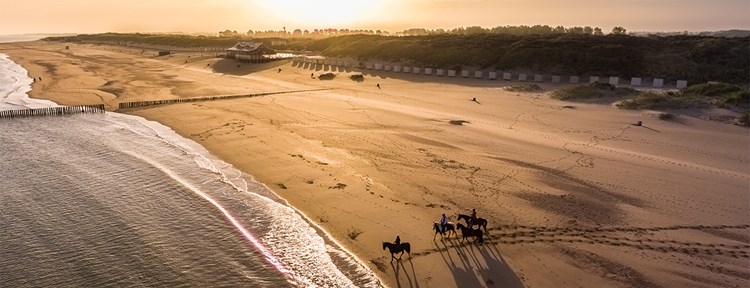 Zeeuws strand zonsondergang