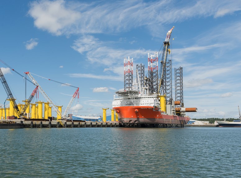Luchtfoto North Sea Port, een van de havens Zeeland biedt