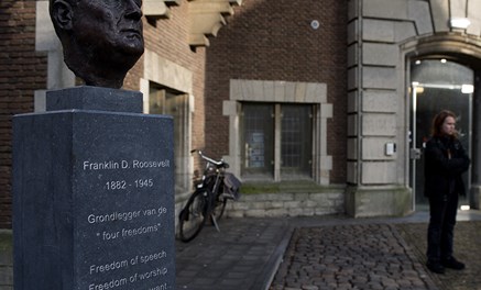 Standbeeld Franklin D. Roosevelt bij University College Roosevelt (UCR Middelburg)