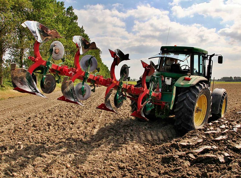 Tractor op Noord-Beveland