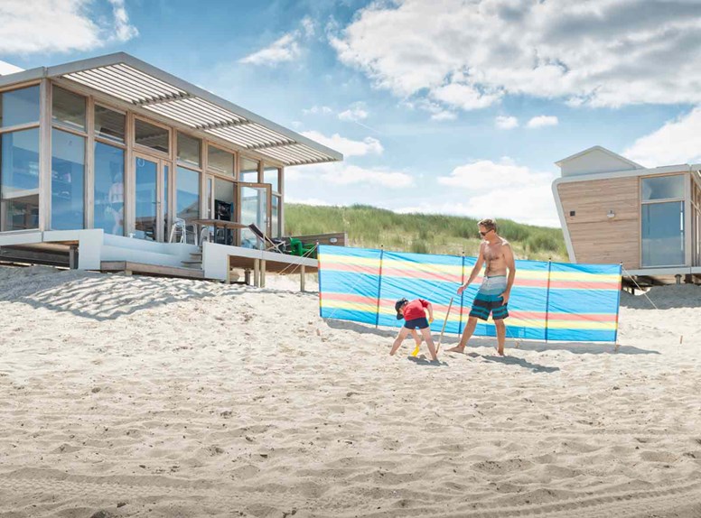 Strandhuisje met familie