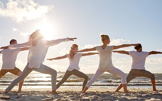 Yoga op het strand in Zeeland