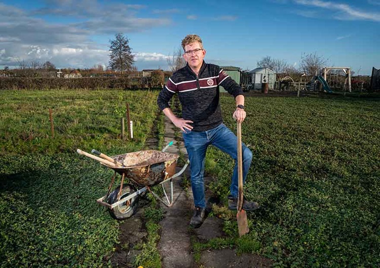Ad Anker in het weiland