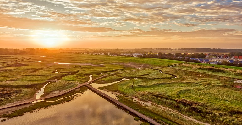 Ontdek Zeeland, er is genoeg te zien in Zeeland! De Zeeuwse natuur, de vele steden en de bijzondere bezienswaardigheden staan in elk seizoen klaar voor je om te ontdekken. 