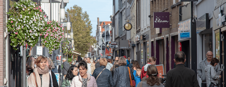 Shoppen in Goes. Het divers winkelaanbod in Goes spreekt iedere shopper aan, Bezoek ook eens de gezellige weekmarkt in Goes
