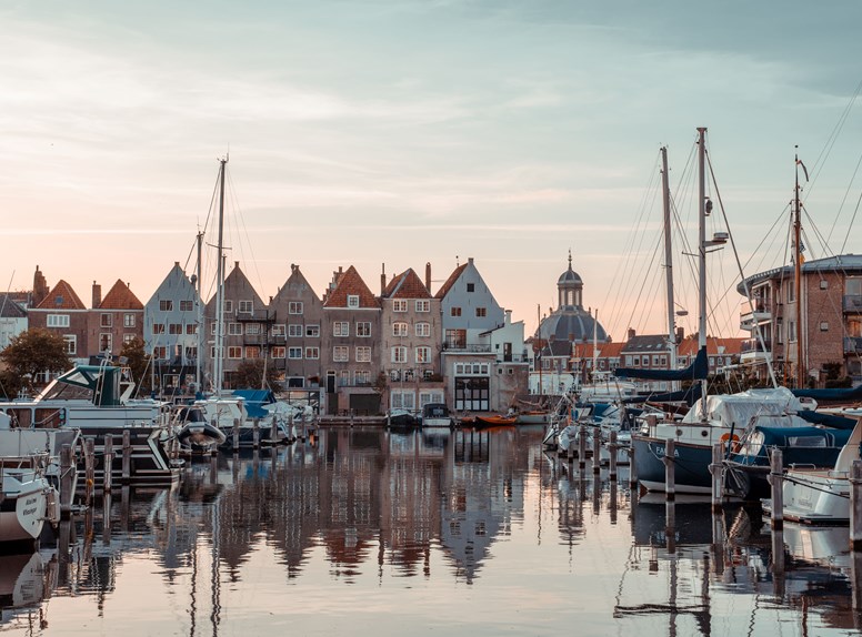 Middelburg haven zonsondergang huizen