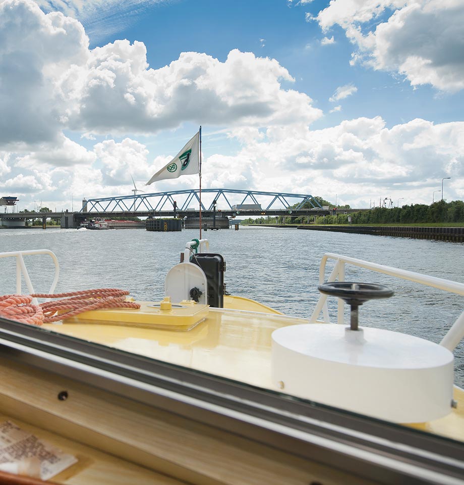 Schip op Kanaal van Gent naar Terneuzen
