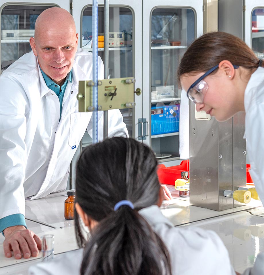 Scheikunde les geven 