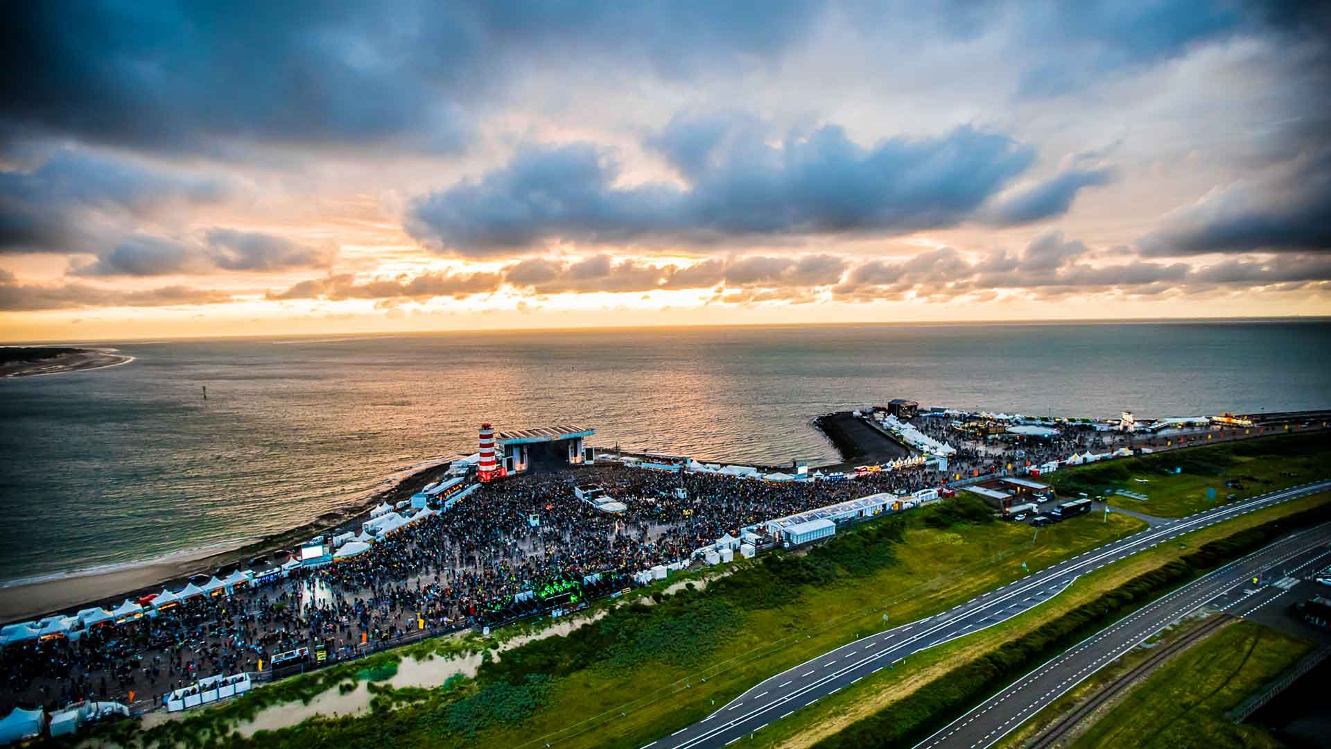 Concert at SEA luchtfoto