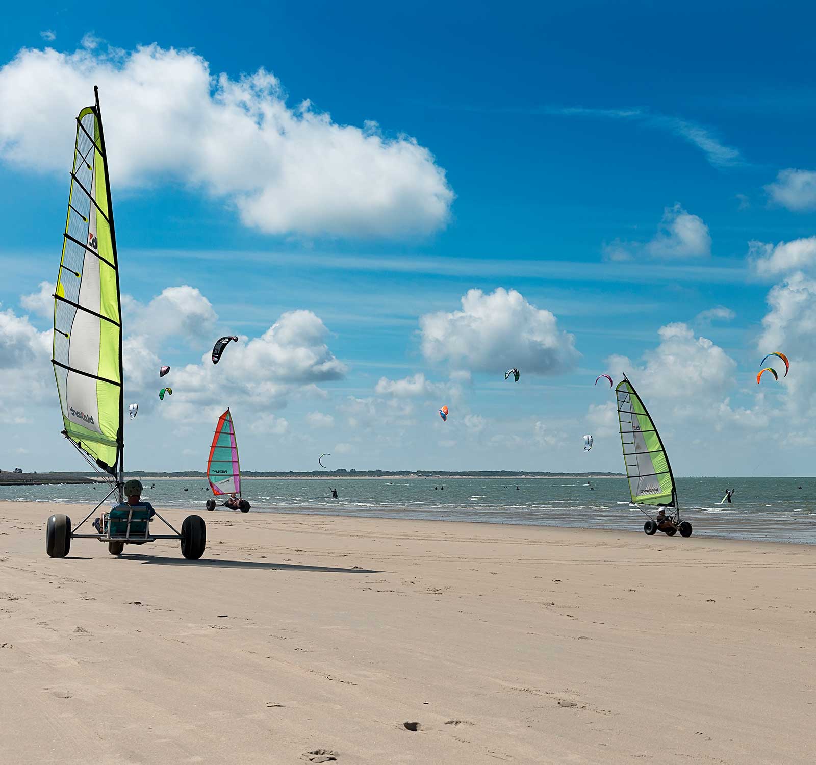 Blowkarten op het strand