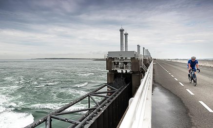 Fietsen op de Oosterscheldekering