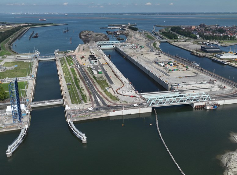 Een van de grootste sluizen ter wereld, Nieuwe Sluis Terneuzen