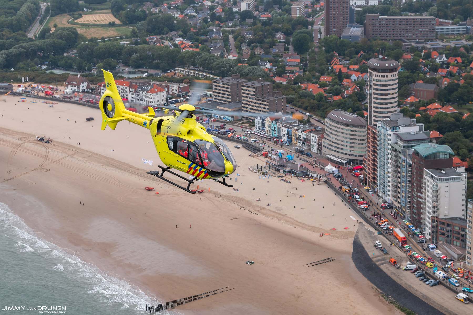 Rescue Zeeland, helicopter boven boulevard Vlissingen