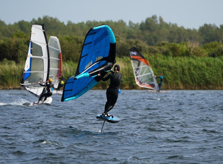 Wingfoilen watersport Veerse Dam Surfen